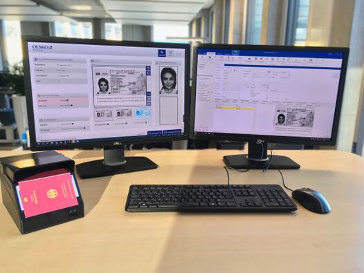 Bildschirm links: die Prüfsoftware des «Penta Scanner».
Rechts: die nest-Anwendung «Einwohner»