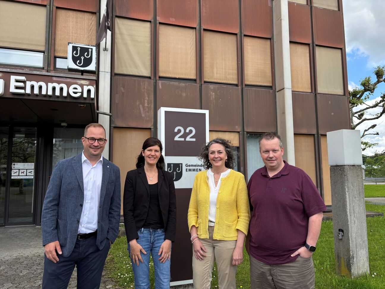 v. links nach rechts: Benjamin Meile, Geschäftsleitung innosolv AG, Luzia Brunner, Leiterin Bereich Einwohnerkontrolle Emmen, Corinne Rogger, Leiterin Bereich Buchhaltung Emmen, Roger Stauber, Geschäftsleitung Informatik OBT AG
